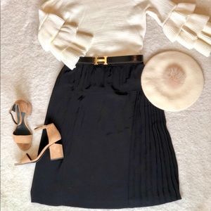 Prada pleated midi skirt size 10-12